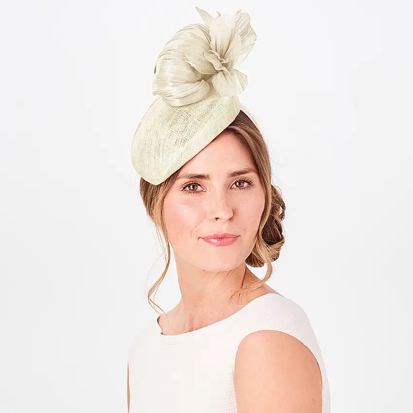 Chapeau Calot avec Fleur Eleanor ivoire FAILSWORTH