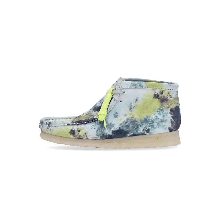Lifestyle man wallabee botte turquoise tie dye chaussure
