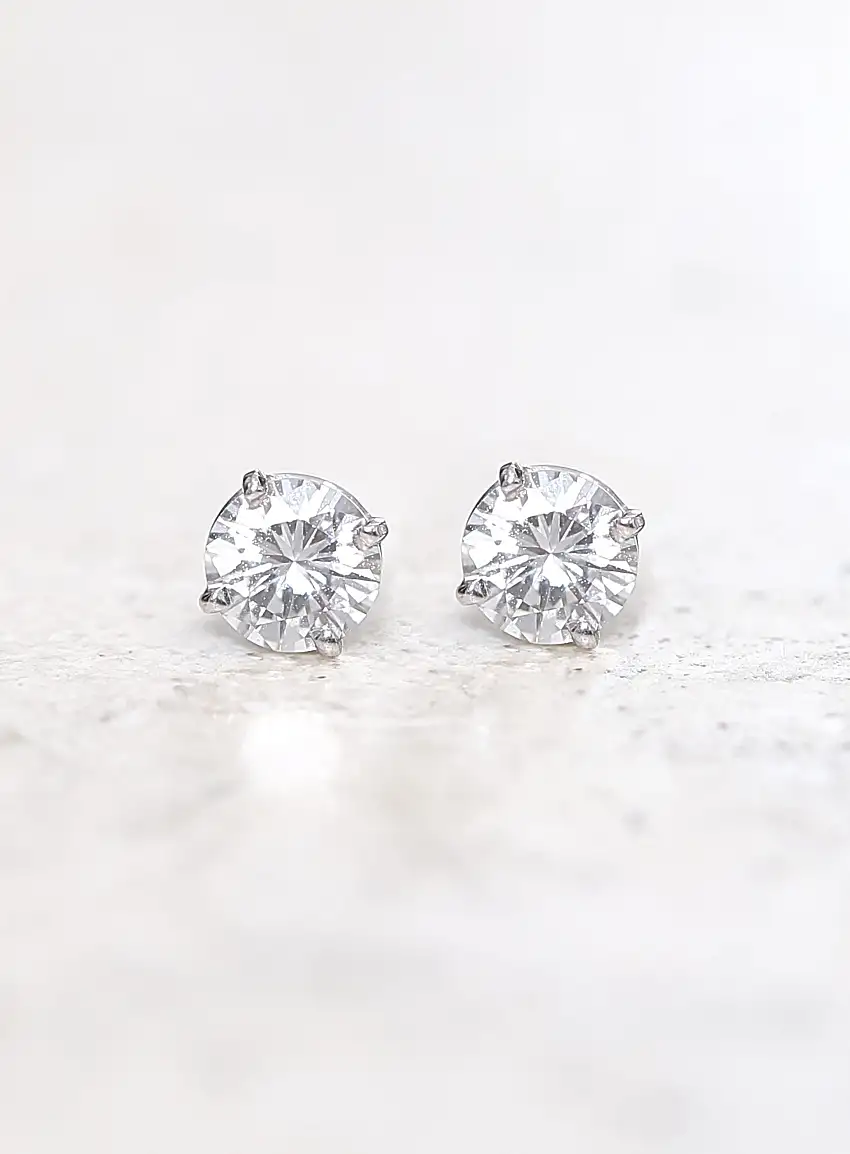 Boucles d’oreilles puces en or blanc 18k et diamants - Bijoux Vintage