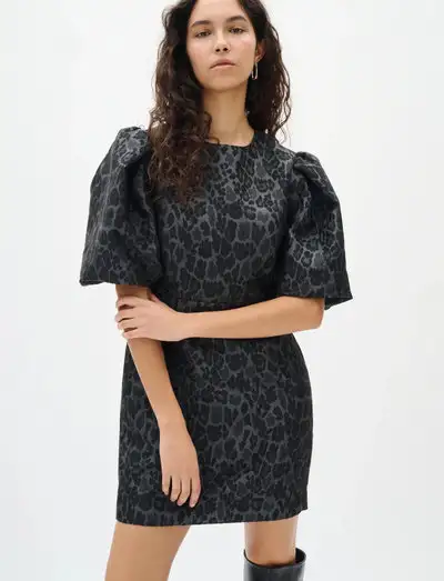 ZINAIW MINI DRESS - Robes courtes