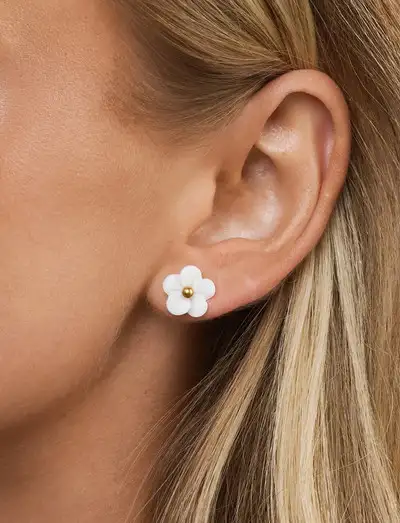 Ellen - White Flower Stud Earrings Stainless Steel - Gold - Goujons